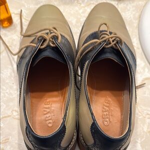 Orvis Tan and Black Oxford Shoes with Classic Design